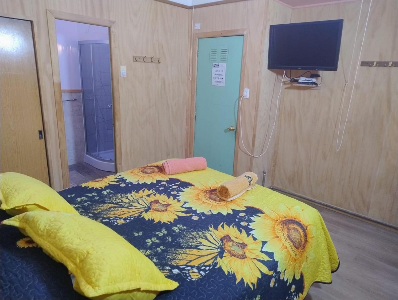 Hostal Y Residencial El Mundial Puerto Natales Exteriör bild